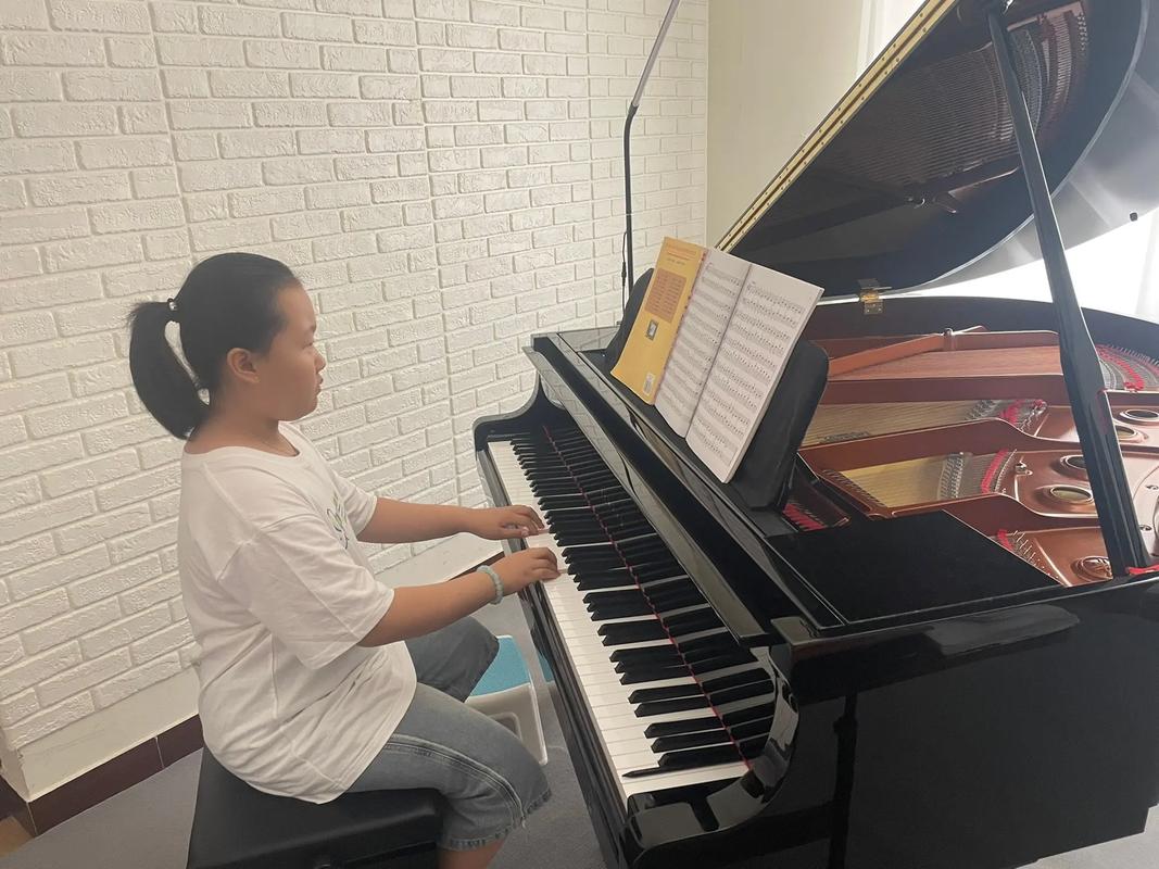 钢琴教学视频如何助力学前教育？-图2