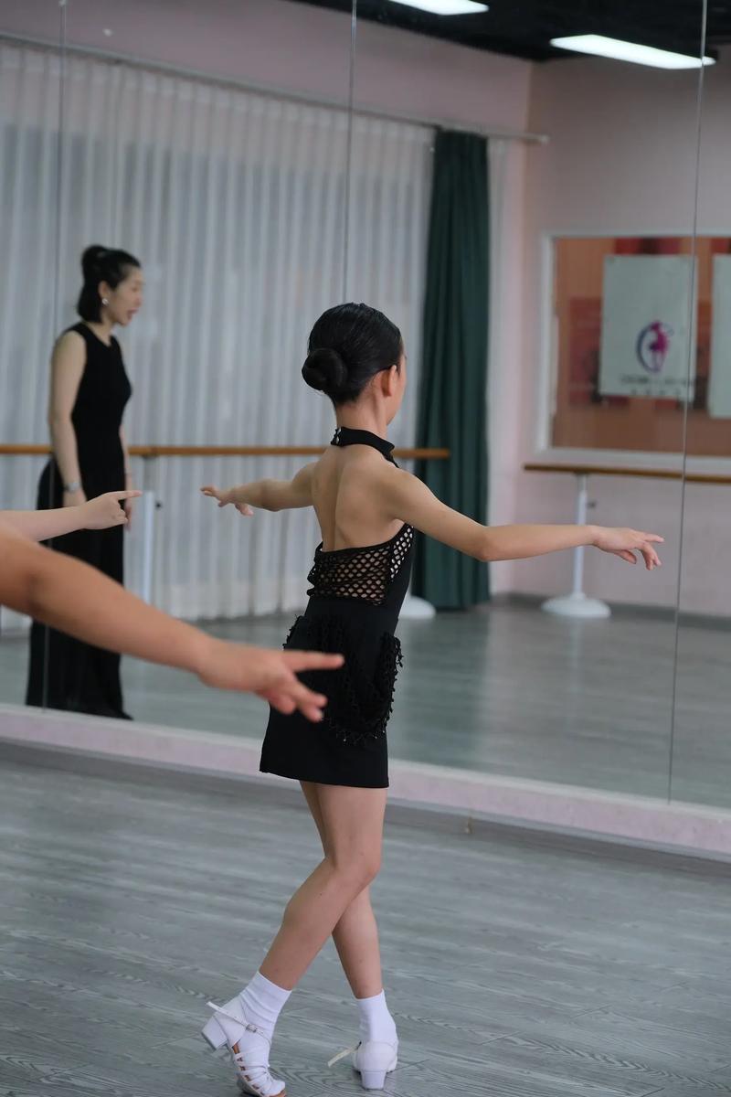 体育舞蹈课改如何突破传统模式？-图2