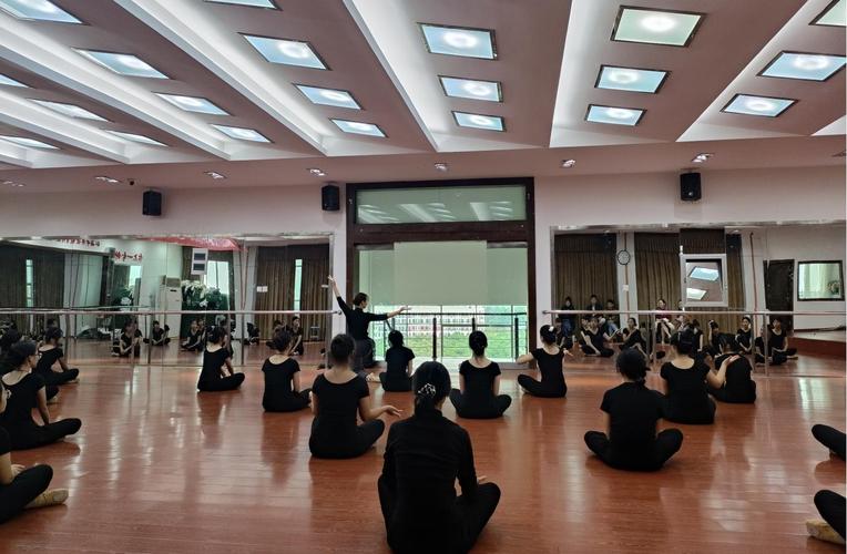 学前教育舞蹈课程地位为何常被忽视？-图1